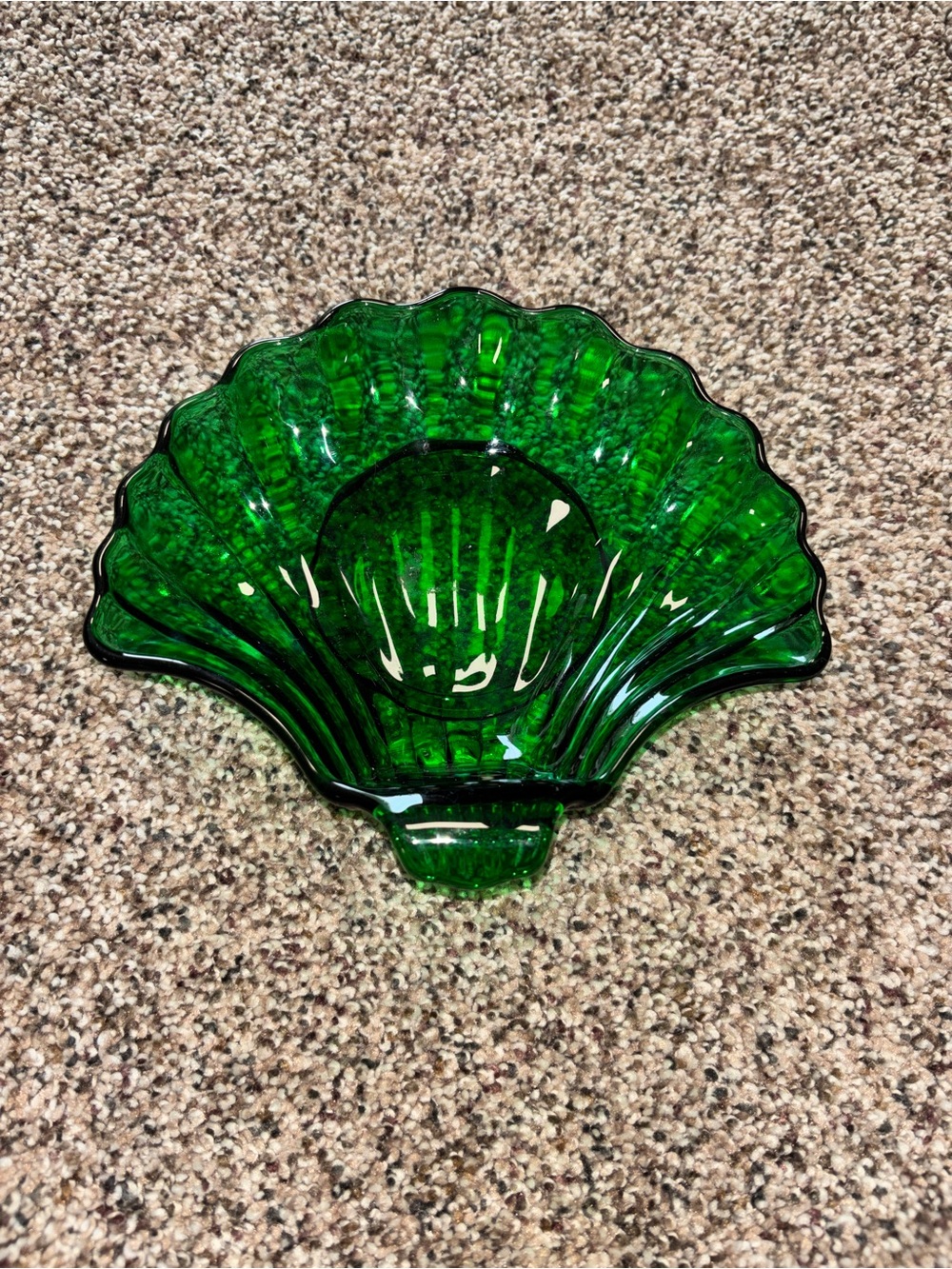 Vintage Anchor Hocking "Forest Green" glass sea shell shaped candy dish